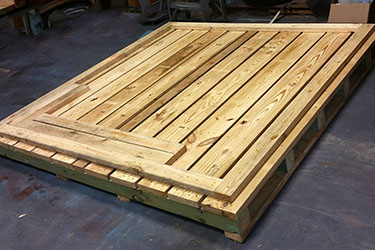 Large flat heavy duty pallet